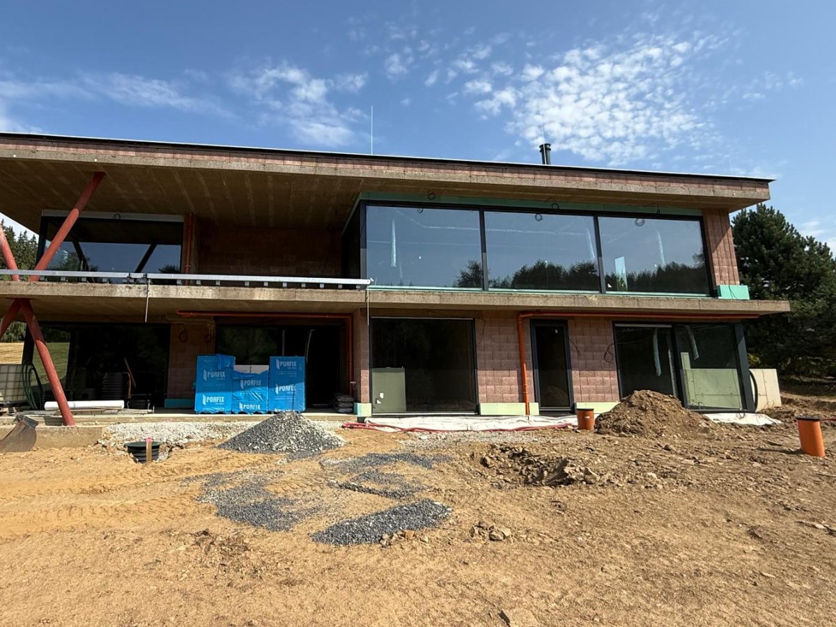Einfamilienhaus Valy — vor der Dämmung der Untersichten