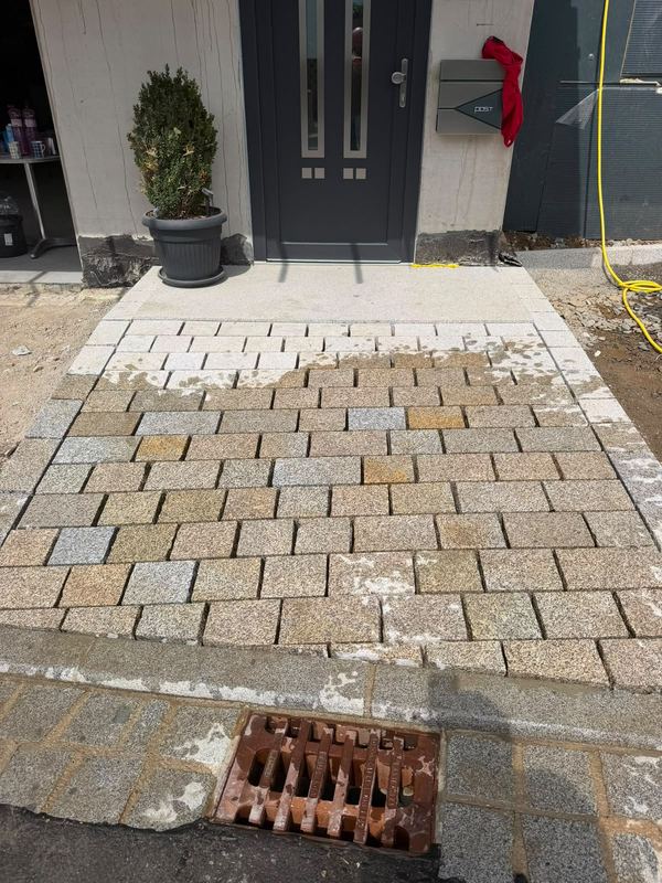Pflasterarbeiten — Hauseingang und Garagenzufahrt